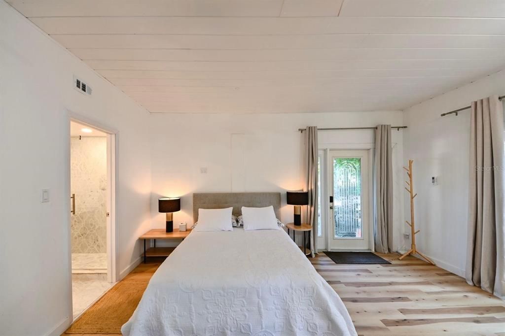 В аренду: $3,800 (5 спален, 3 ванн, 2200 Квадратных фут)