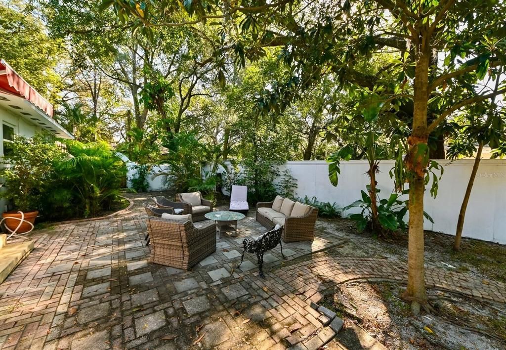 В аренду: $3,800 (5 спален, 3 ванн, 2200 Квадратных фут)