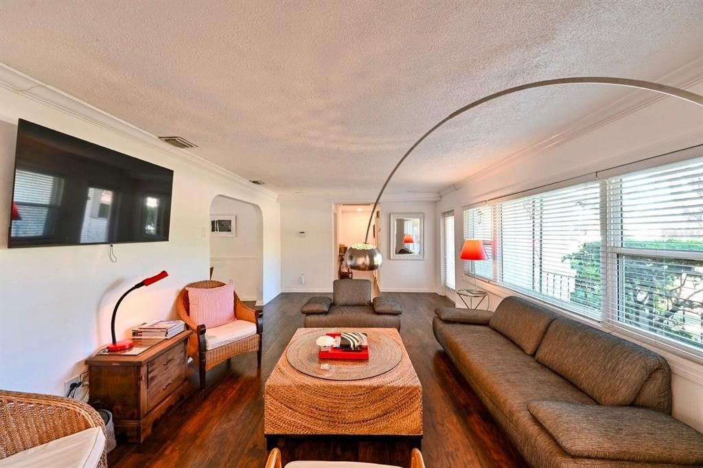 В аренду: $3,800 (5 спален, 3 ванн, 2200 Квадратных фут)