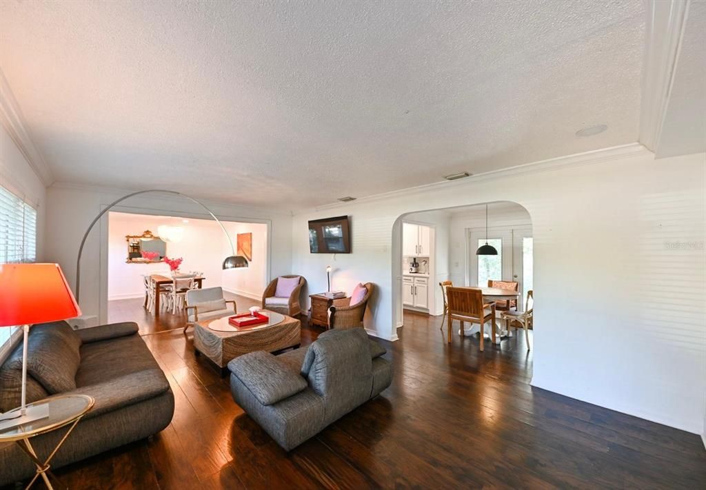 В аренду: $3,800 (5 спален, 3 ванн, 2200 Квадратных фут)