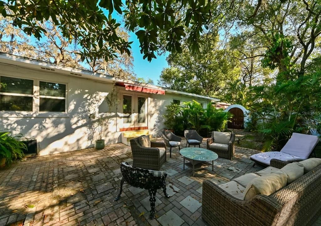 В аренду: $3,800 (5 спален, 3 ванн, 2200 Квадратных фут)