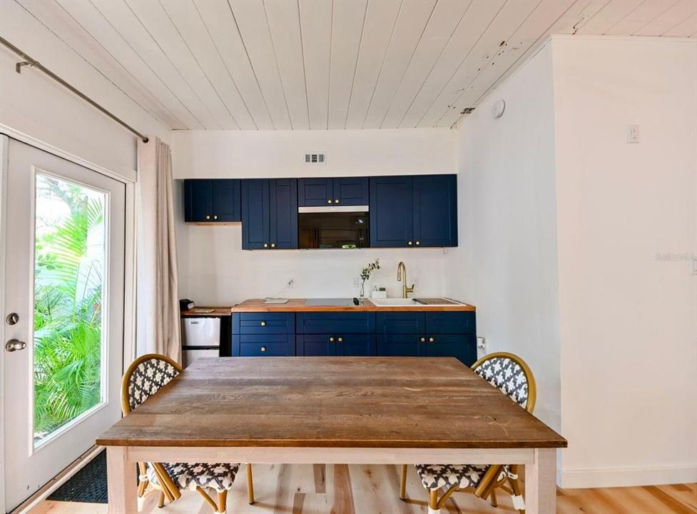 В аренду: $3,800 (5 спален, 3 ванн, 2200 Квадратных фут)