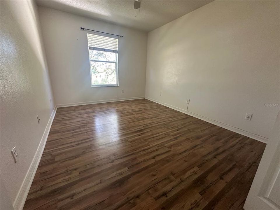 For Rent: $2,100 (3 beds, 2 baths, 1872 Square Feet)