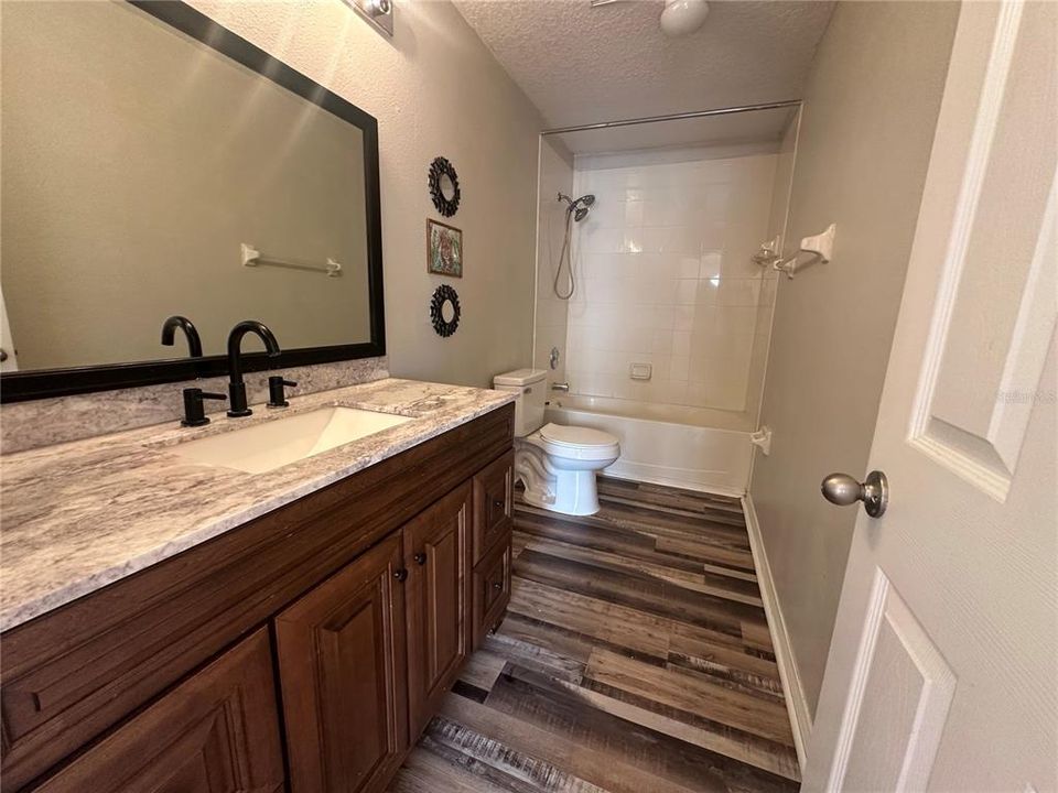 For Rent: $2,100 (3 beds, 2 baths, 1872 Square Feet)