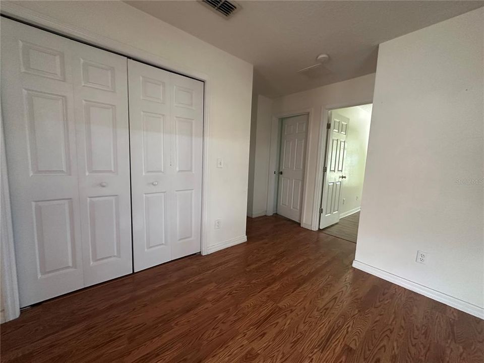 For Rent: $2,100 (3 beds, 2 baths, 1872 Square Feet)