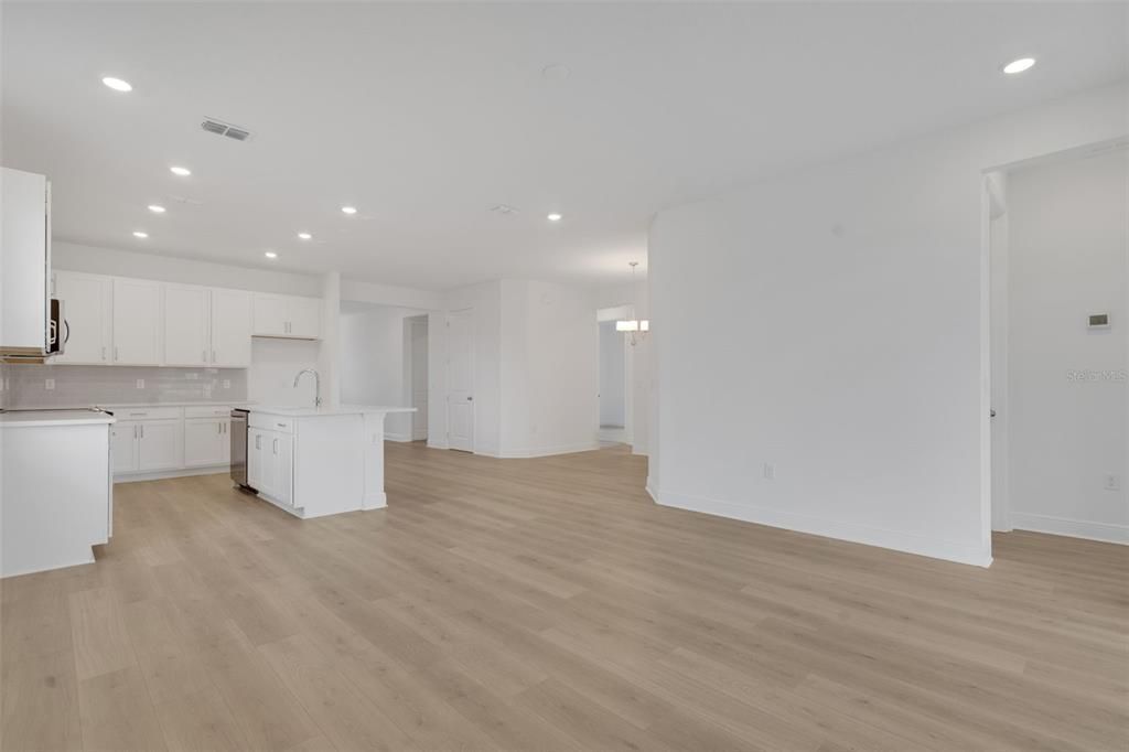 En Venta: $374,990 (4 camas, 2 baños, 2110 Pies cuadrados)