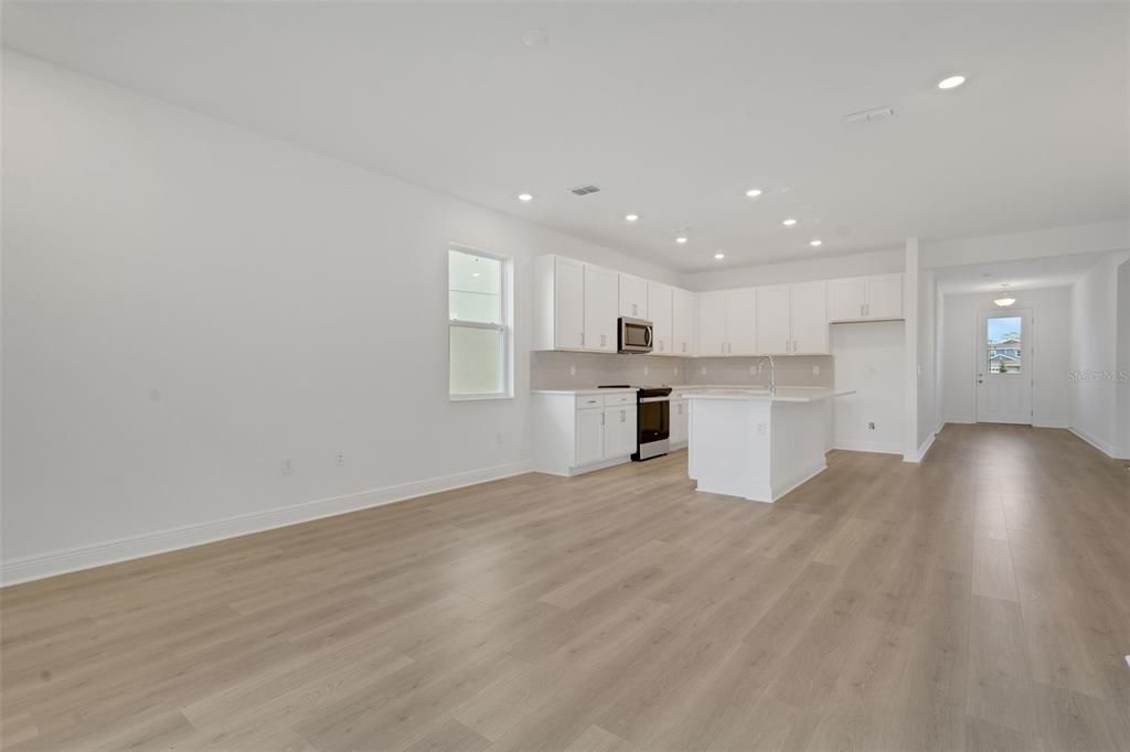 En Venta: $374,990 (4 camas, 2 baños, 2110 Pies cuadrados)