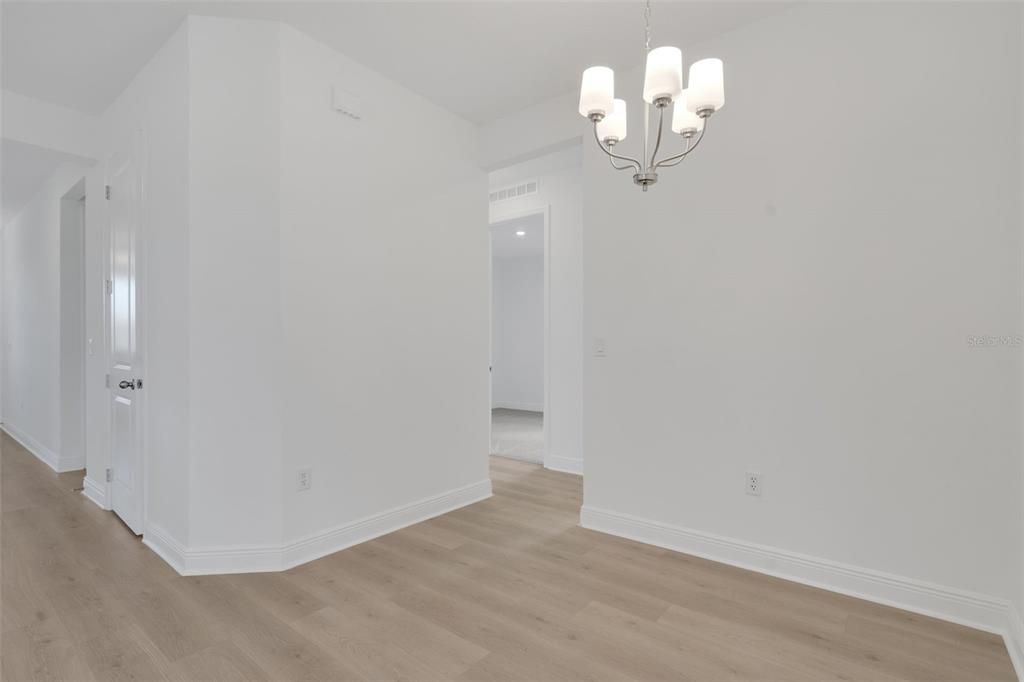 En Venta: $374,990 (4 camas, 2 baños, 2110 Pies cuadrados)