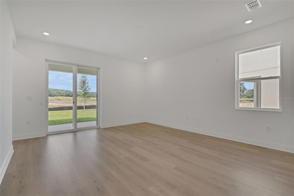 En Venta: $374,990 (4 camas, 2 baños, 2110 Pies cuadrados)