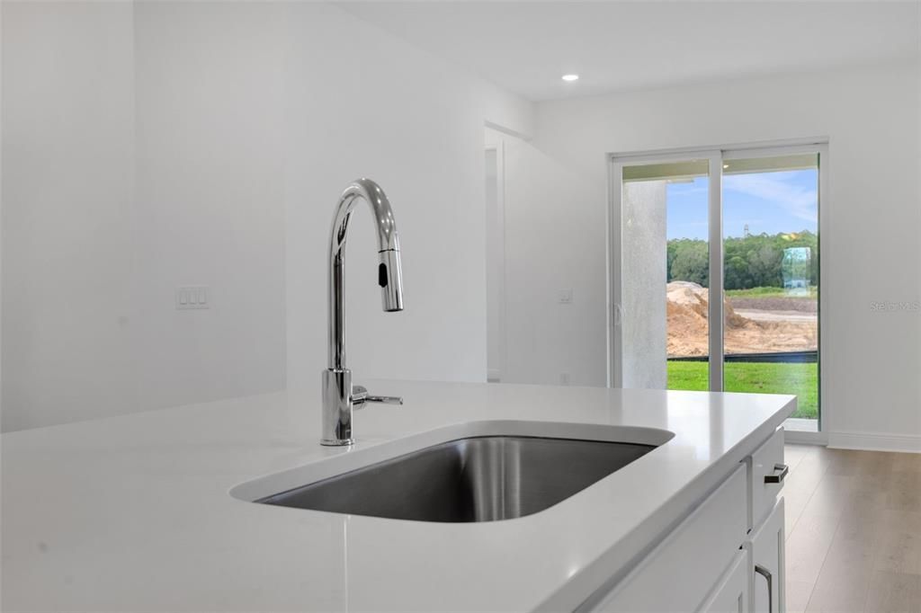 En Venta: $374,990 (4 camas, 2 baños, 2110 Pies cuadrados)