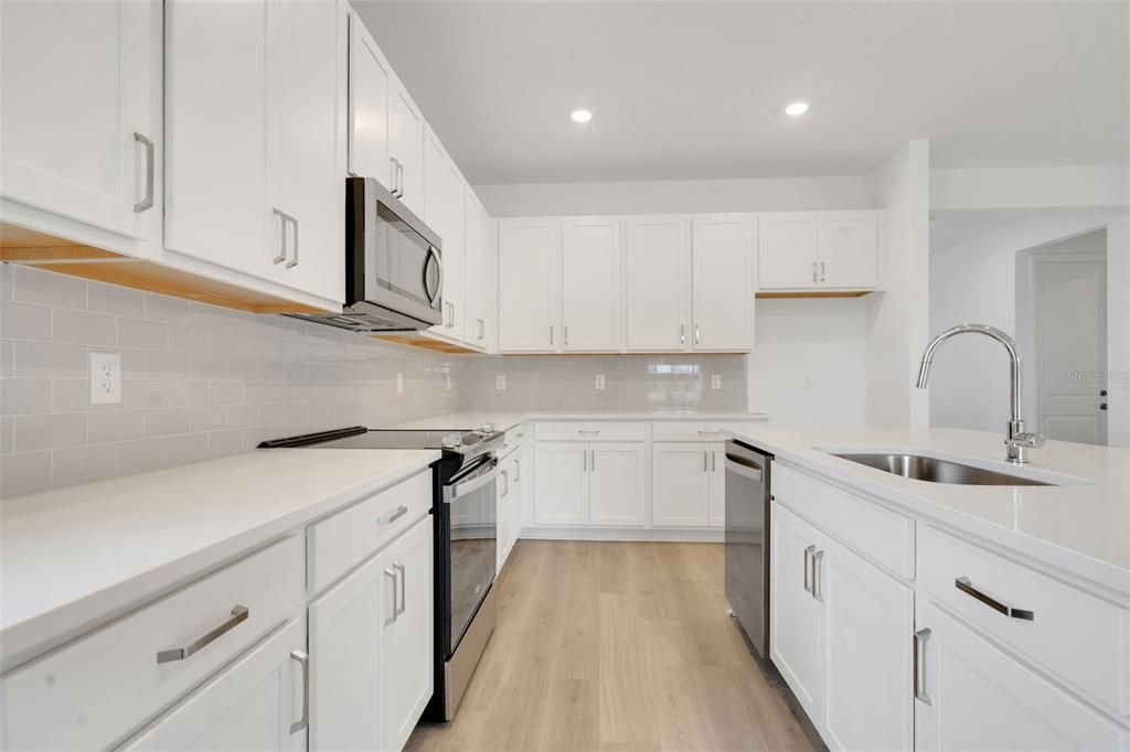 En Venta: $374,990 (4 camas, 2 baños, 2110 Pies cuadrados)