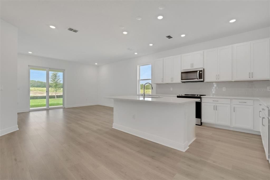 En Venta: $374,990 (4 camas, 2 baños, 2110 Pies cuadrados)