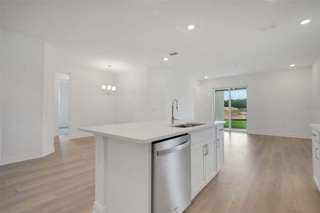 En Venta: $374,990 (4 camas, 2 baños, 2110 Pies cuadrados)