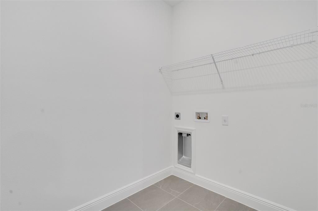 En Venta: $374,990 (4 camas, 2 baños, 2110 Pies cuadrados)