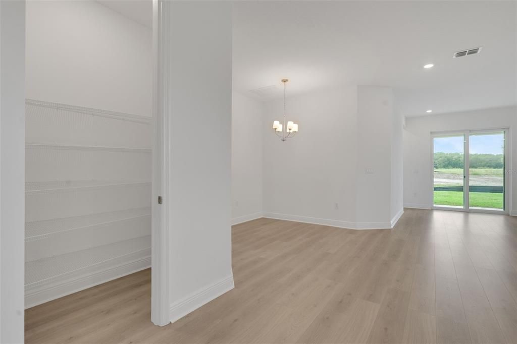 En Venta: $374,990 (4 camas, 2 baños, 2110 Pies cuadrados)