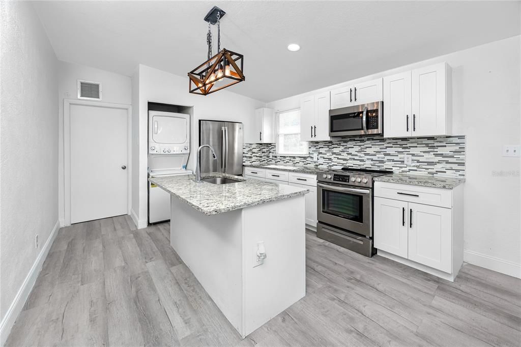 出租: $2,400 (3 贝兹, 2 浴室, 1125 平方英尺)