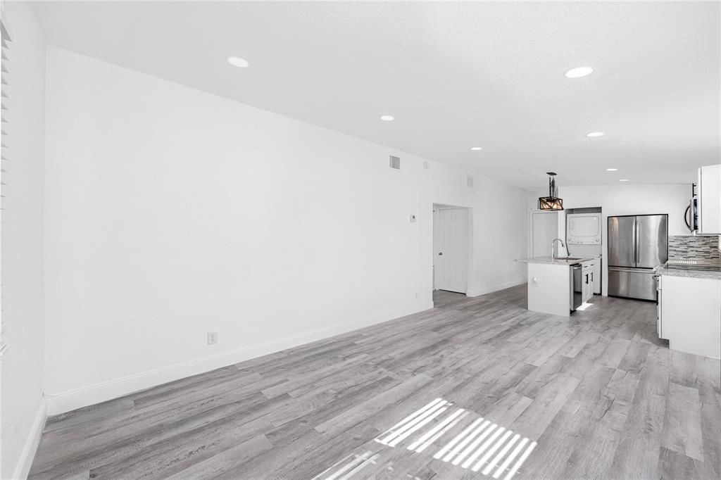 出租: $2,400 (3 贝兹, 2 浴室, 1125 平方英尺)