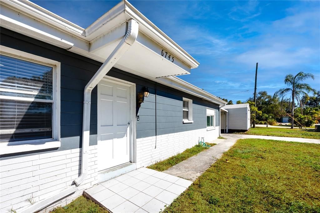 出租: $2,400 (3 贝兹, 2 浴室, 1125 平方英尺)