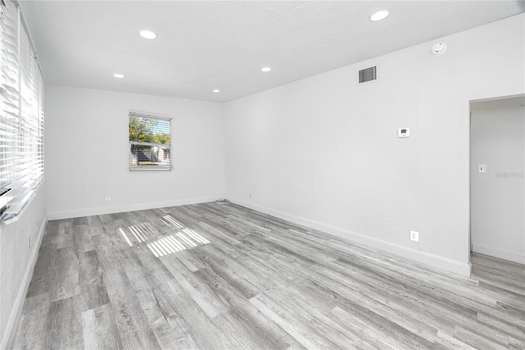 出租: $2,400 (3 贝兹, 2 浴室, 1125 平方英尺)