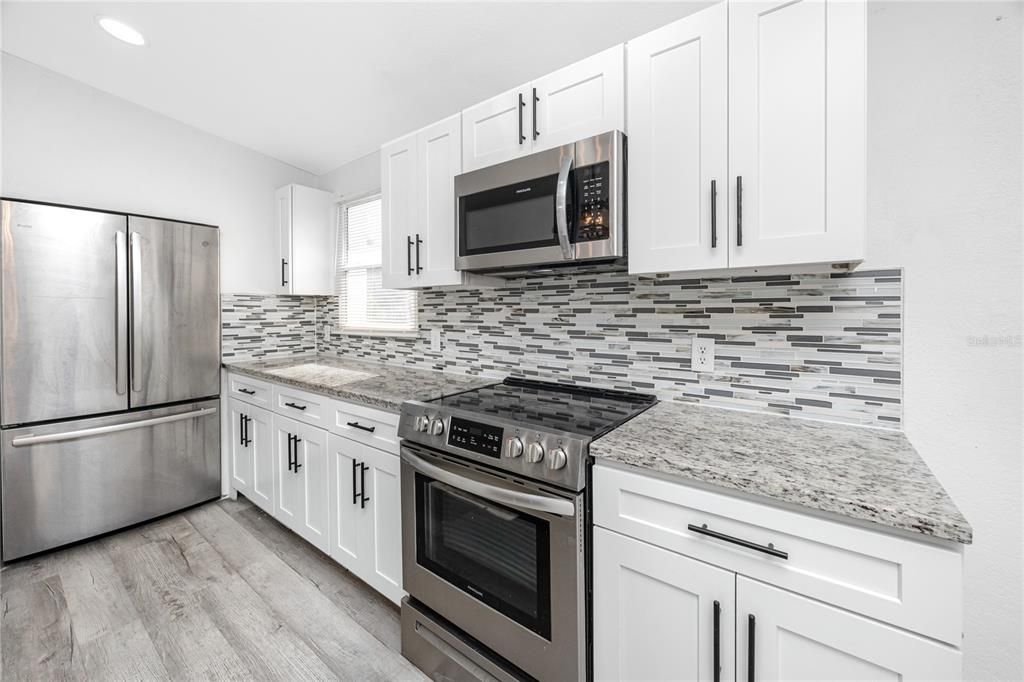 出租: $2,400 (3 贝兹, 2 浴室, 1125 平方英尺)