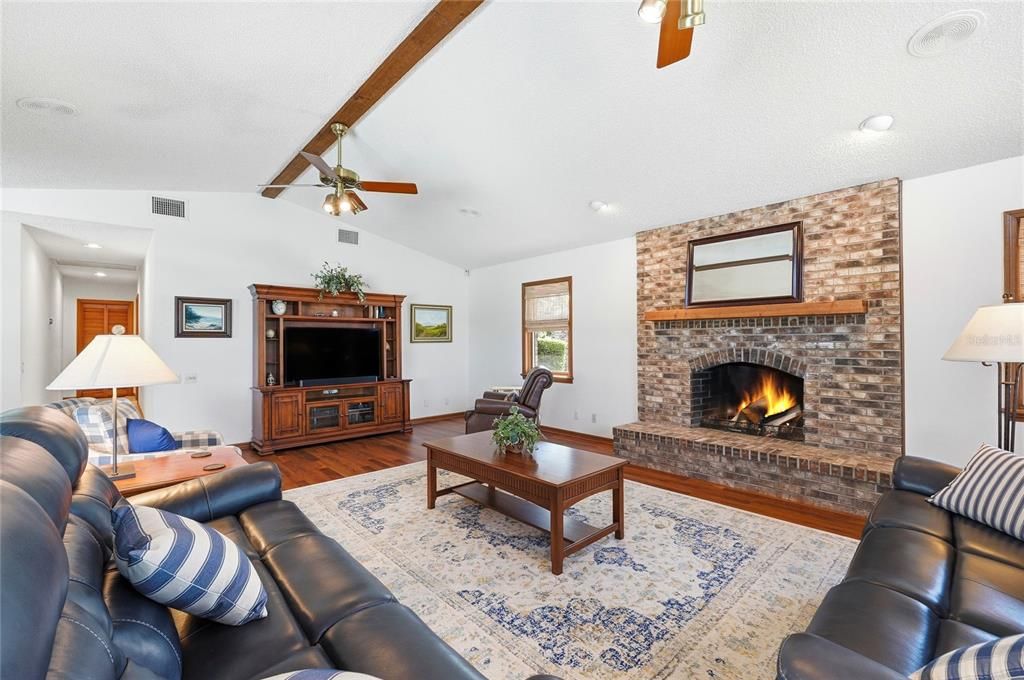 На продажу: $919,000 (5 спален, 3 ванн, 3839 Квадратных фут)