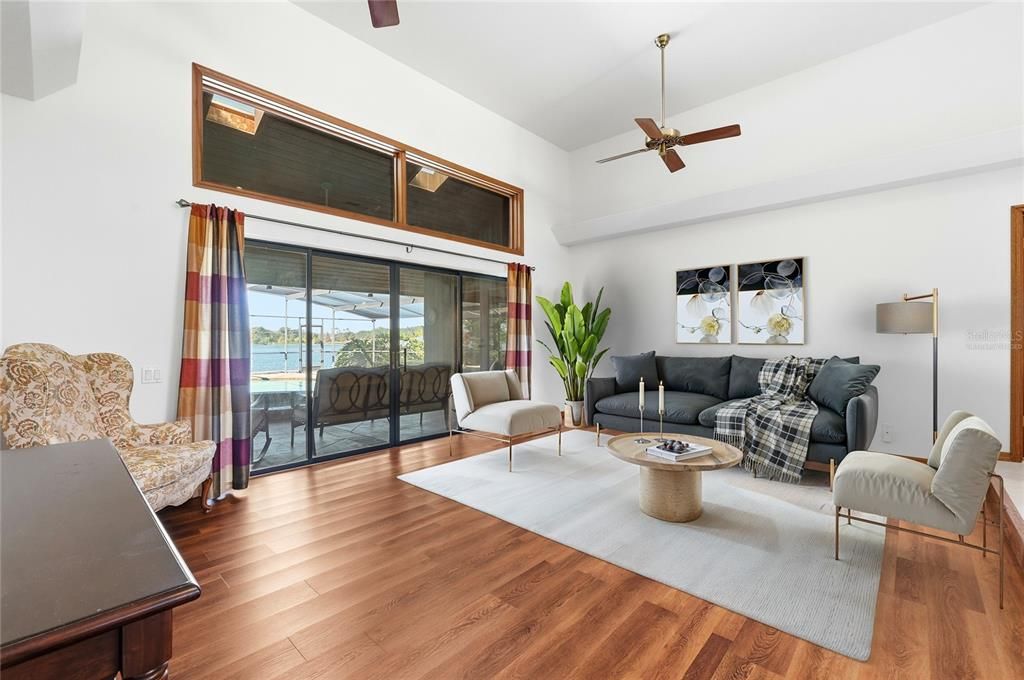 На продажу: $919,000 (5 спален, 3 ванн, 3839 Квадратных фут)