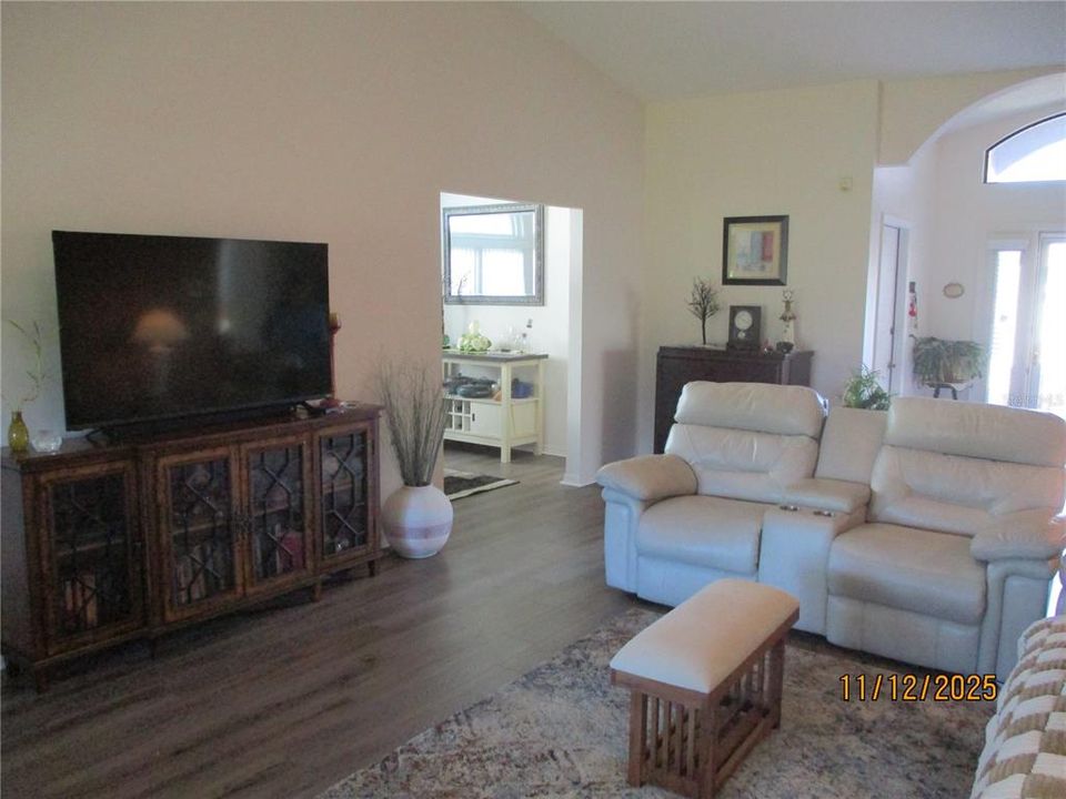 待售: $380,000 (3 贝兹, 2 浴室, 1807 平方英尺)