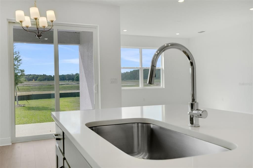 En Venta: $354,990 (4 camas, 2 baños, 1938 Pies cuadrados)