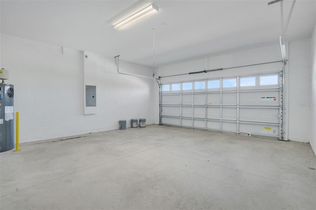 En Venta: $354,990 (4 camas, 2 baños, 1938 Pies cuadrados)