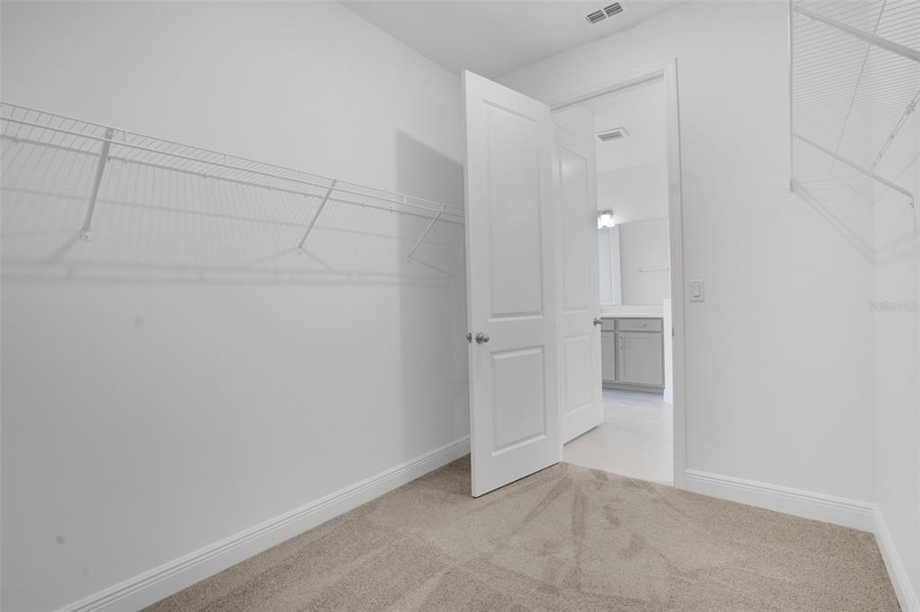 En Venta: $354,990 (4 camas, 2 baños, 1938 Pies cuadrados)