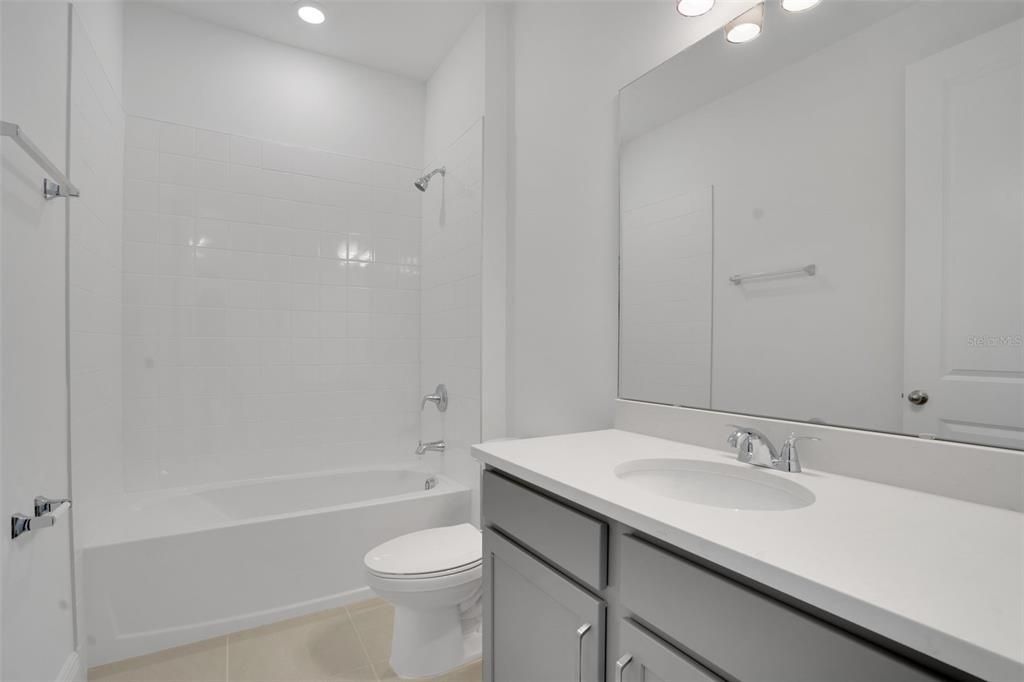 En Venta: $354,990 (4 camas, 2 baños, 1938 Pies cuadrados)