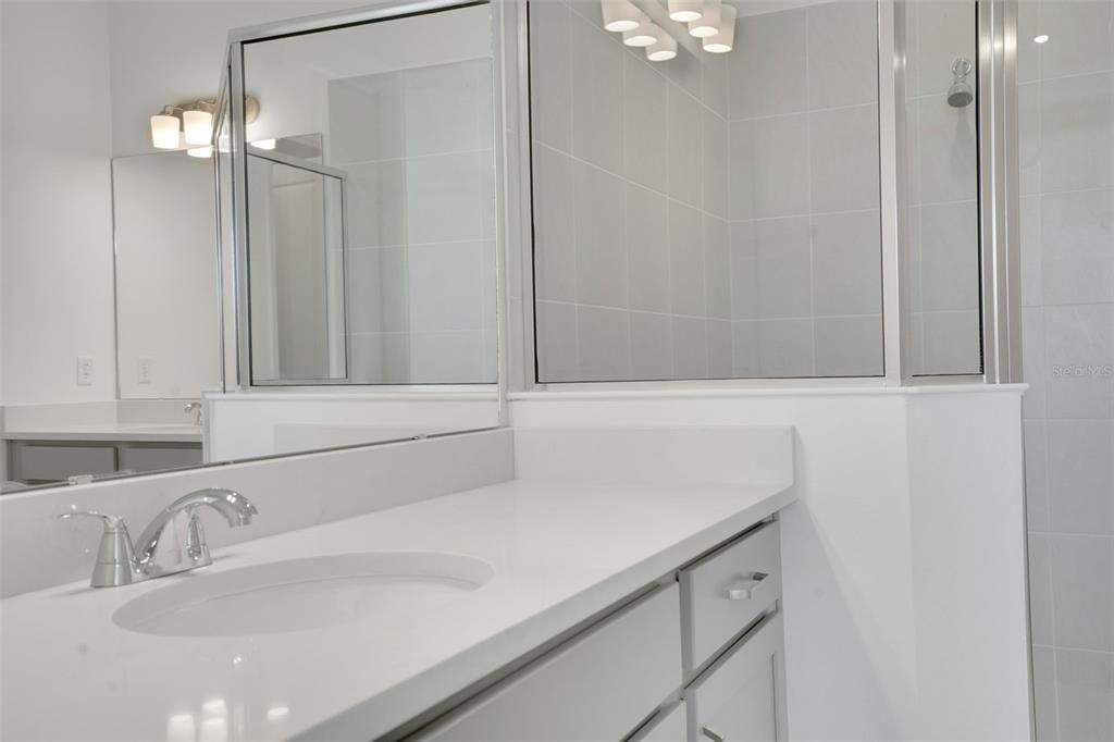 En Venta: $354,990 (4 camas, 2 baños, 1938 Pies cuadrados)