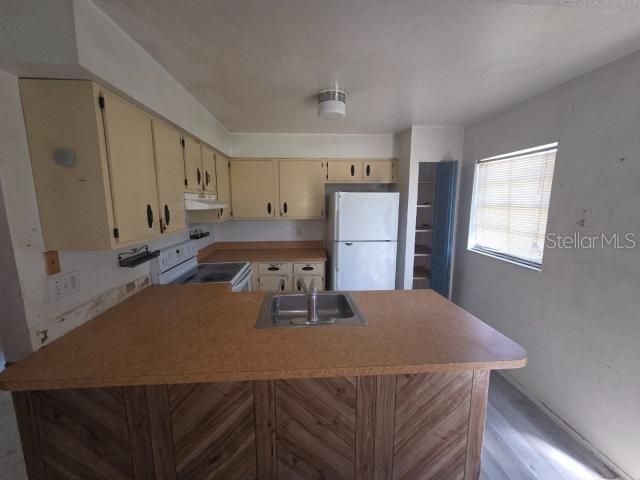 For Sale: $189,900 (3 beds, 2 baths, 1008 Square Feet)
