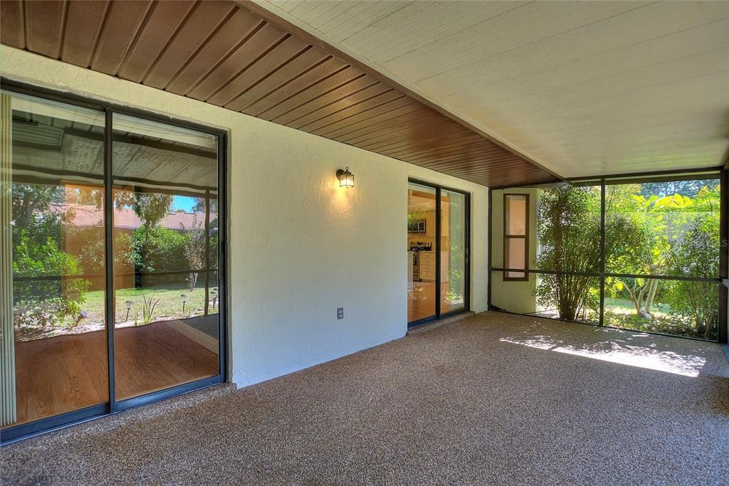 合同活跃: $262,500 (3 贝兹, 2 浴室, 1424 平方英尺)