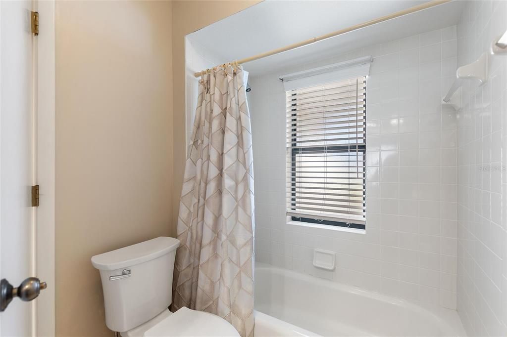 合同活跃: $262,500 (3 贝兹, 2 浴室, 1424 平方英尺)