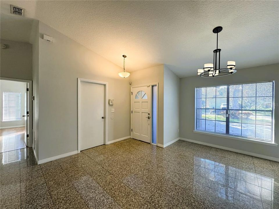 For Rent: $2,895 (3 beds, 2 baths, 1889 Square Feet)