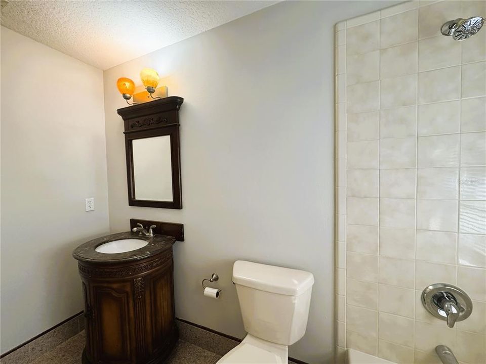 For Rent: $2,895 (3 beds, 2 baths, 1889 Square Feet)