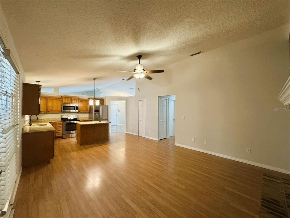 For Rent: $2,895 (3 beds, 2 baths, 1889 Square Feet)