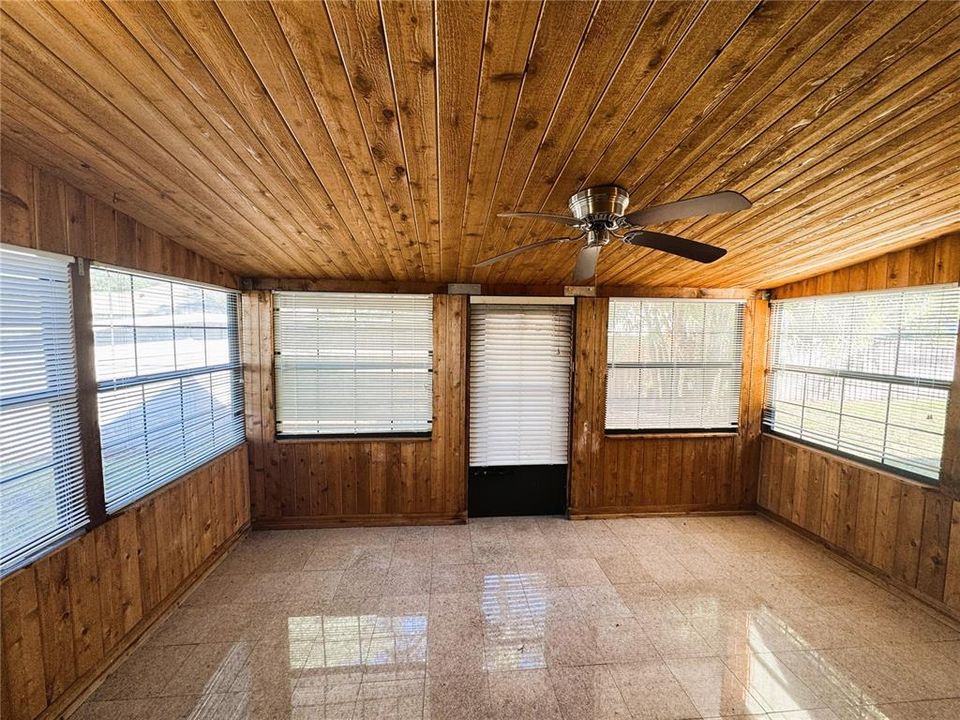 For Rent: $2,895 (3 beds, 2 baths, 1889 Square Feet)