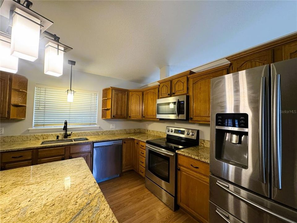 For Rent: $2,895 (3 beds, 2 baths, 1889 Square Feet)