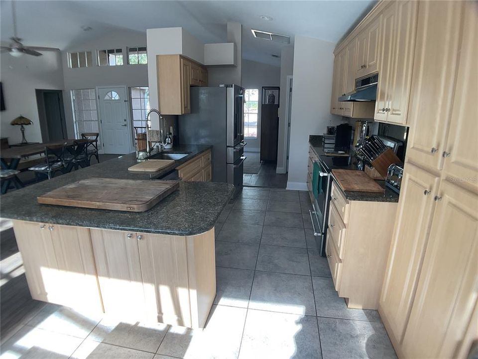 En Venta: $675,000 (3 camas, 2 baños, 1774 Pies cuadrados)