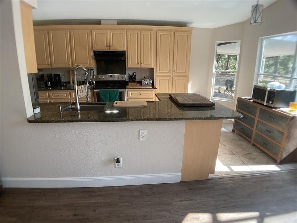 En Venta: $675,000 (3 camas, 2 baños, 1774 Pies cuadrados)