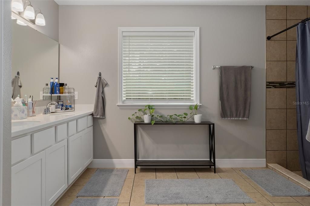 For Sale: $389,900 (4 beds, 3 baths, 2266 Square Feet)