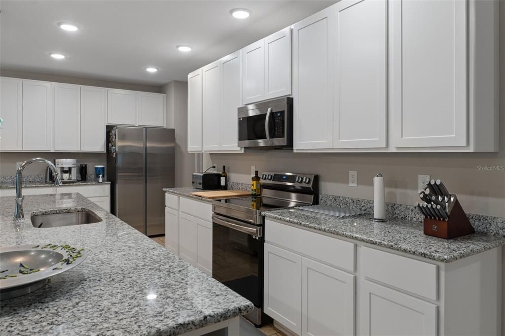 For Sale: $389,900 (4 beds, 3 baths, 2266 Square Feet)