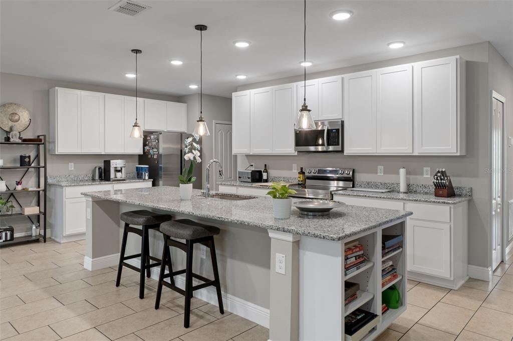 For Sale: $389,900 (4 beds, 3 baths, 2266 Square Feet)