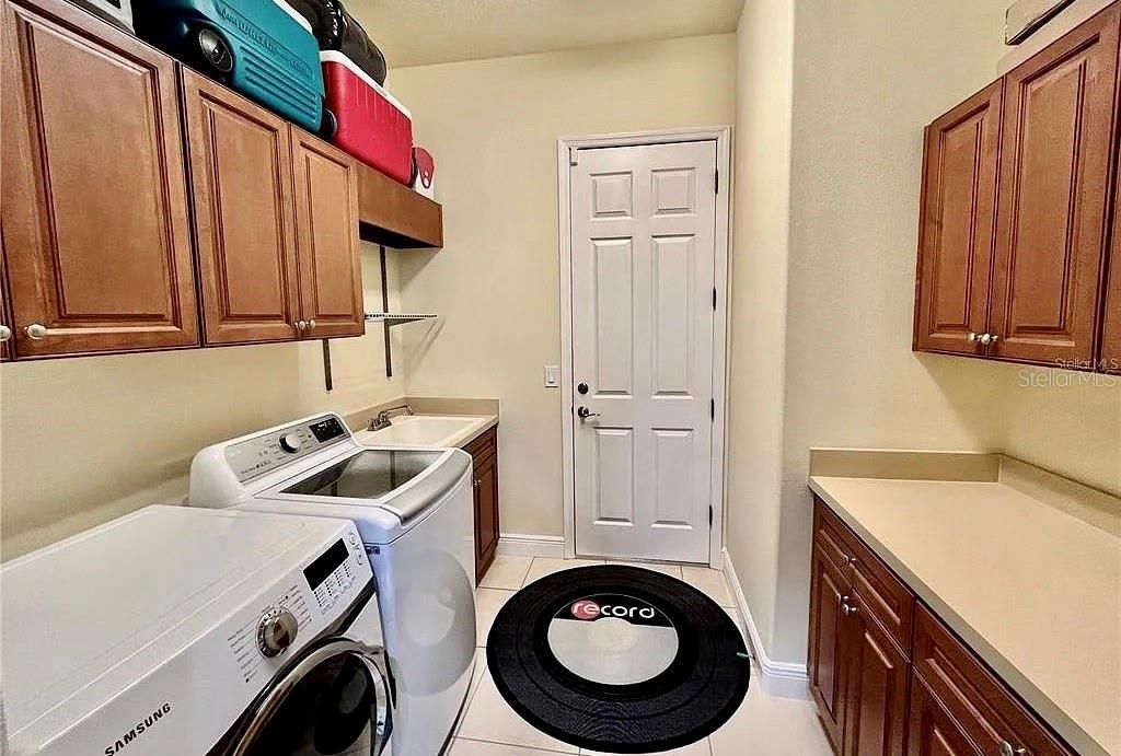 For Sale: $639,000 (4 beds, 3 baths, 2749 Square Feet)