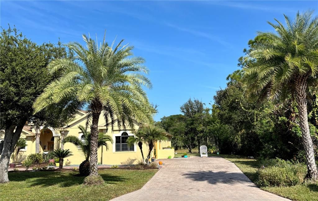 For Sale: $639,000 (4 beds, 3 baths, 2749 Square Feet)