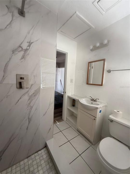 出租: $1,600 (1 贝兹, 0 浴室, 295 平方英尺)