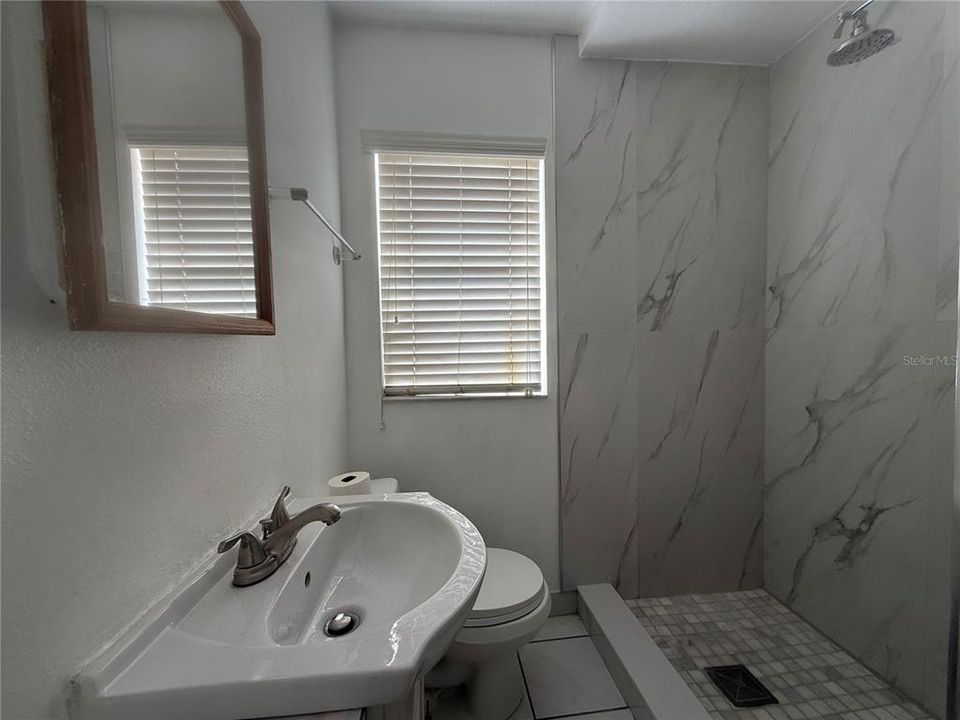 出租: $1,600 (1 贝兹, 0 浴室, 295 平方英尺)