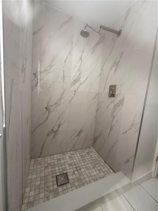 出租: $1,600 (1 贝兹, 0 浴室, 295 平方英尺)